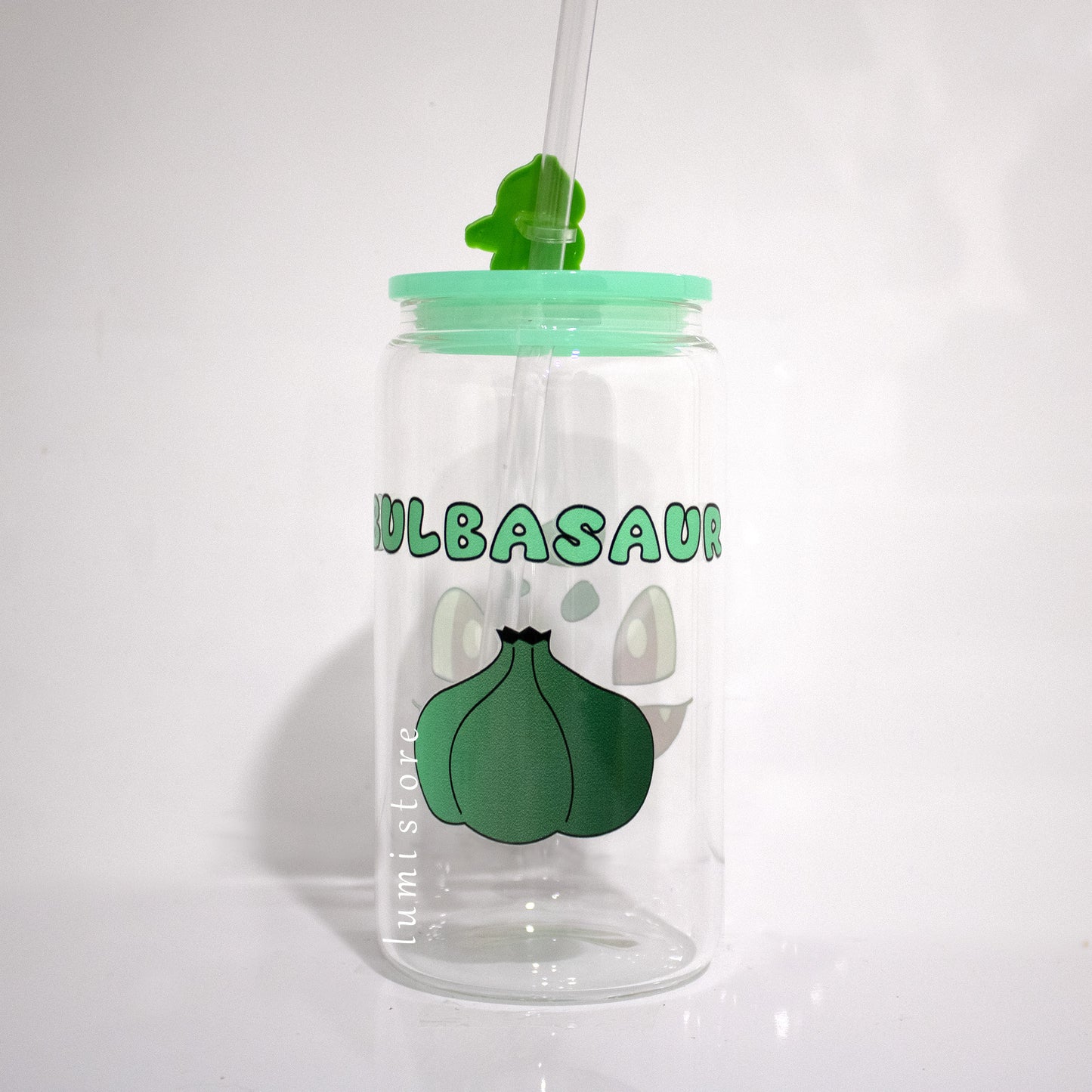 Bulbasaur Glass Tumbler – a Pokemon-inspired 16oz glass cup! 🐉💖 Perfect for Pokemon lovers or a delightful self-indulgence. Each cup is HANDMADE, ensuring a unique piece. Elevate your sipping experience with this Glass Cup featuring a Colorful Lid and Reusable Straw.