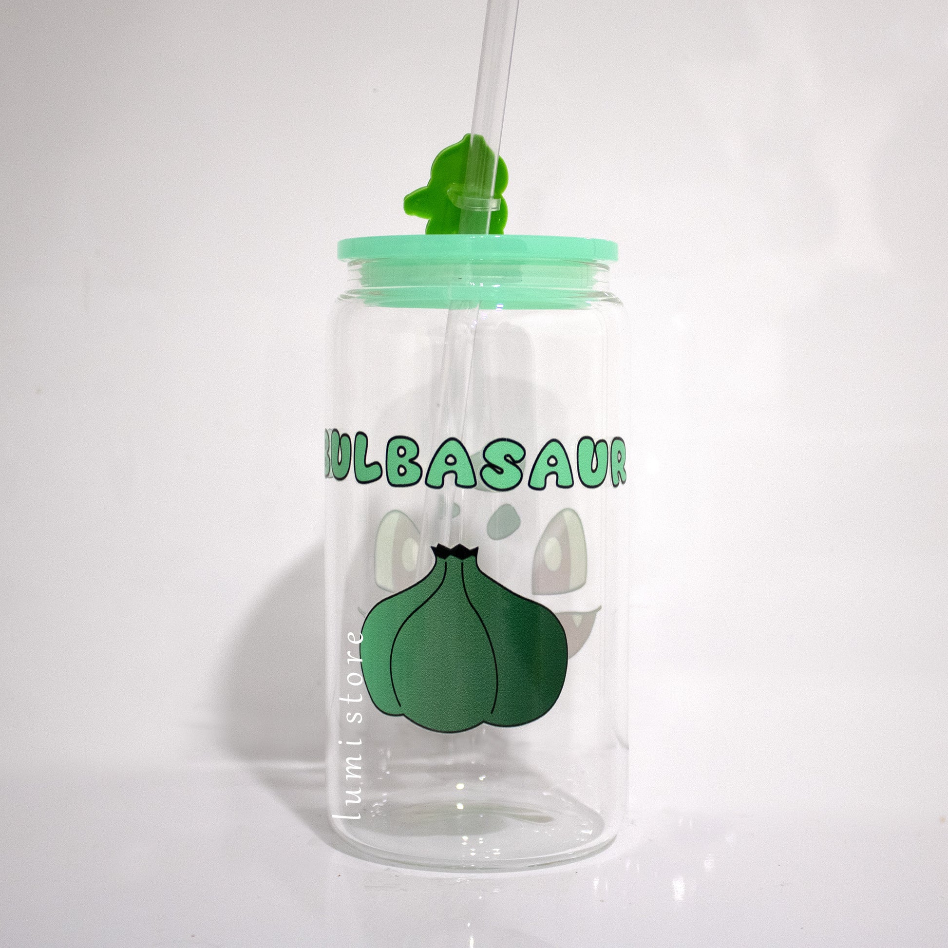 Bulbasaur Glass Tumbler – a Pokemon-inspired 16oz glass cup! 🐉💖 Perfect for Pokemon lovers or a delightful self-indulgence. Each cup is HANDMADE, ensuring a unique piece. Elevate your sipping experience with this Glass Cup featuring a Colorful Lid and Reusable Straw.